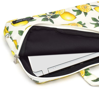 スタイルデコールのPCケース。ノートパソコンが収納できる、かわいいカバー。北欧やボタニカルなど、おしゃれな柄がたくさん。