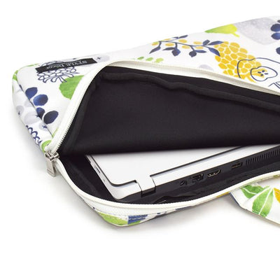 スタイルデコールのPCケース。ノートパソコンが収納できる、かわいいカバー。北欧やボタニカルなど、おしゃれな柄がたくさん。