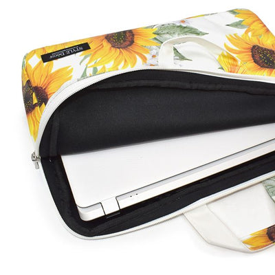 スタイルデコールのPCケース。ノートパソコンが収納できる、かわいいカバー。北欧やボタニカルなど、おしゃれな柄がたくさん。